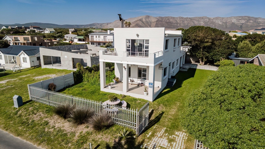 4 Bedroom Property for Sale in De Kelders Western Cape